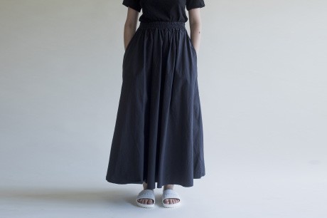 חצאית שמש שחורה