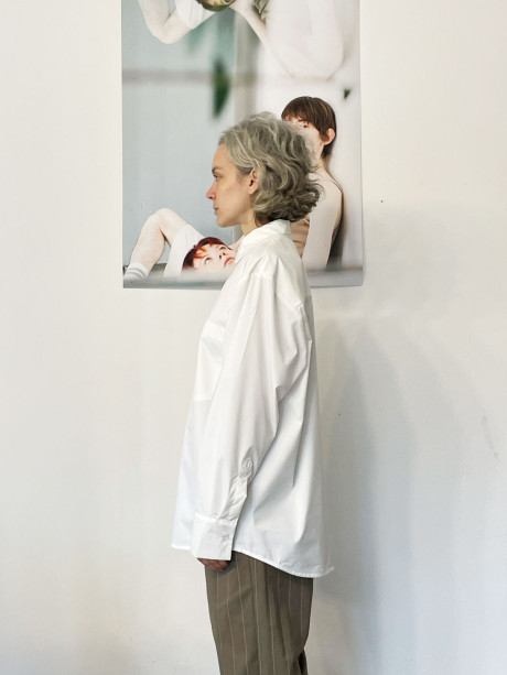  White Long Sleeves Buttoned Shirt