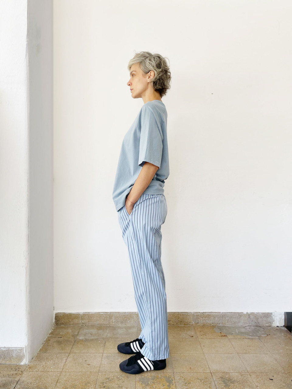 טי רגלן בצבע תכלת