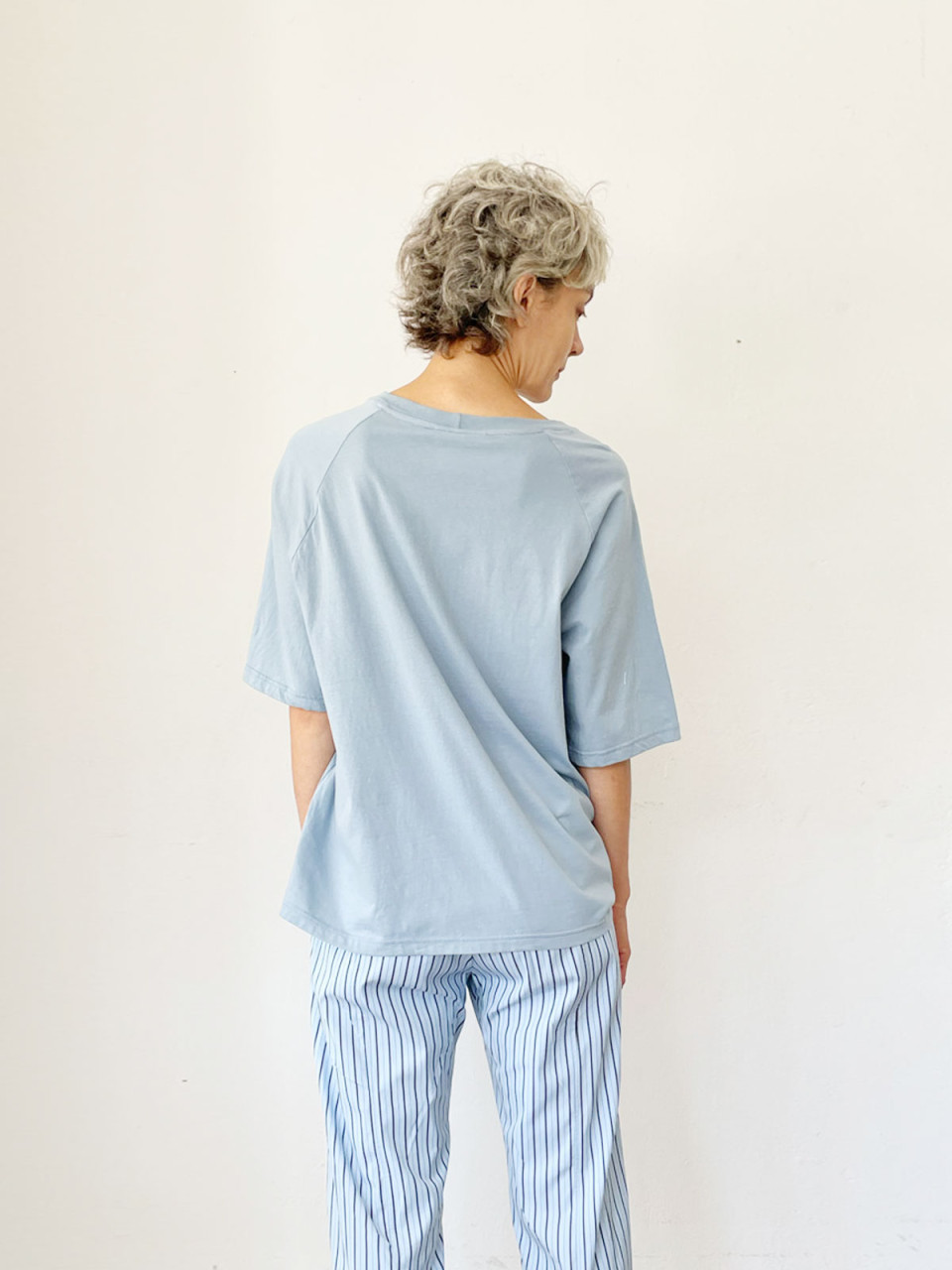 טי רגלן בצבע תכלת