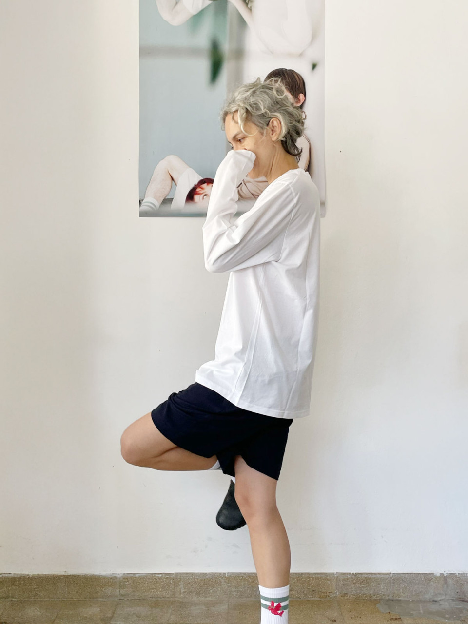 טי 2022 בצבע לבן