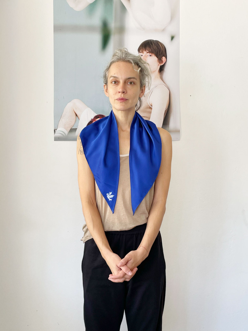 מטפחת ״מאמא״ בצבע כחול