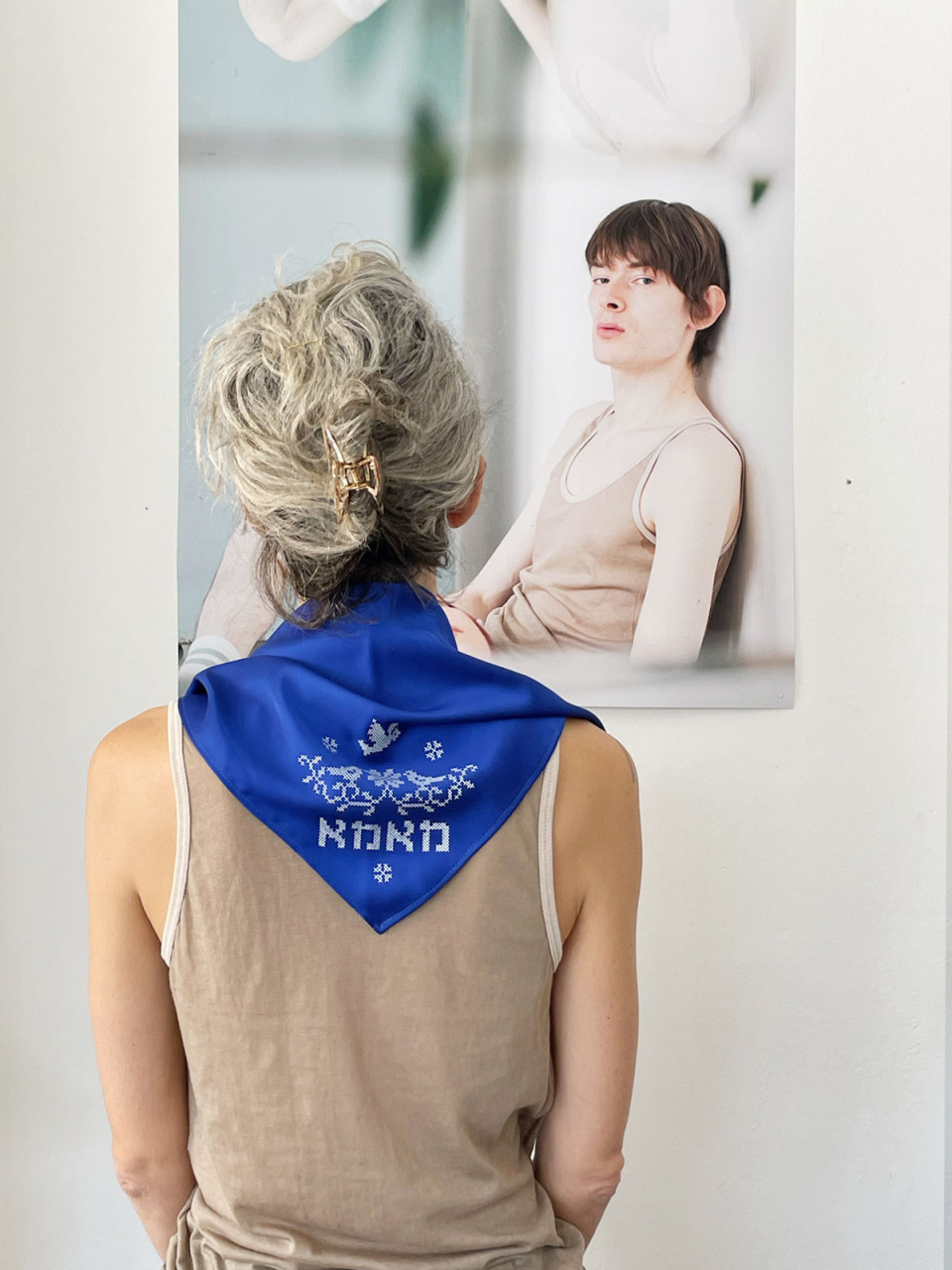 מטפחת ״מאמא״ בצבע כחול