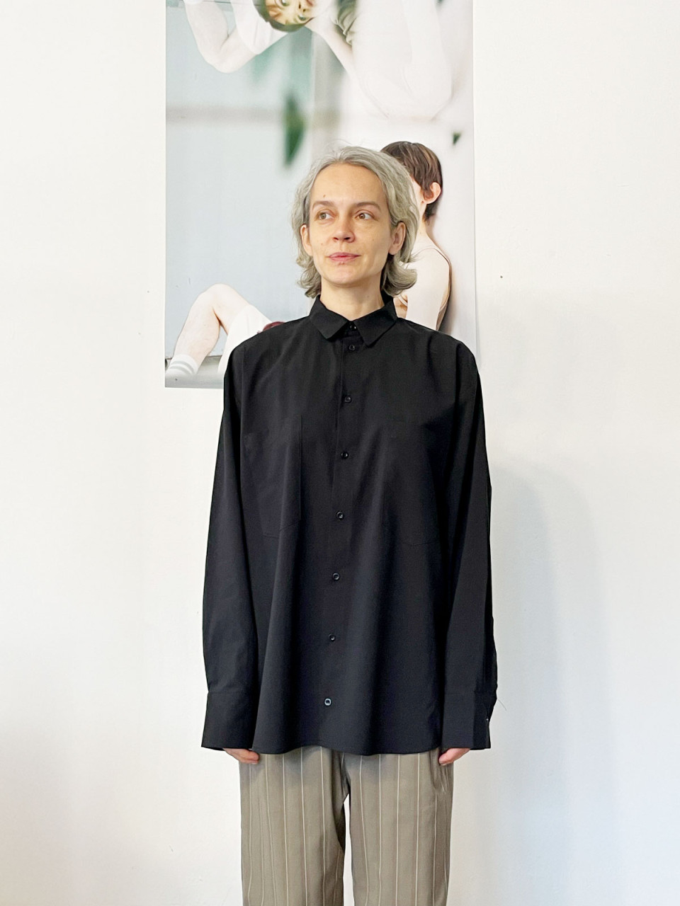 חולצת ״מאמא״ מכופתרת שחורה