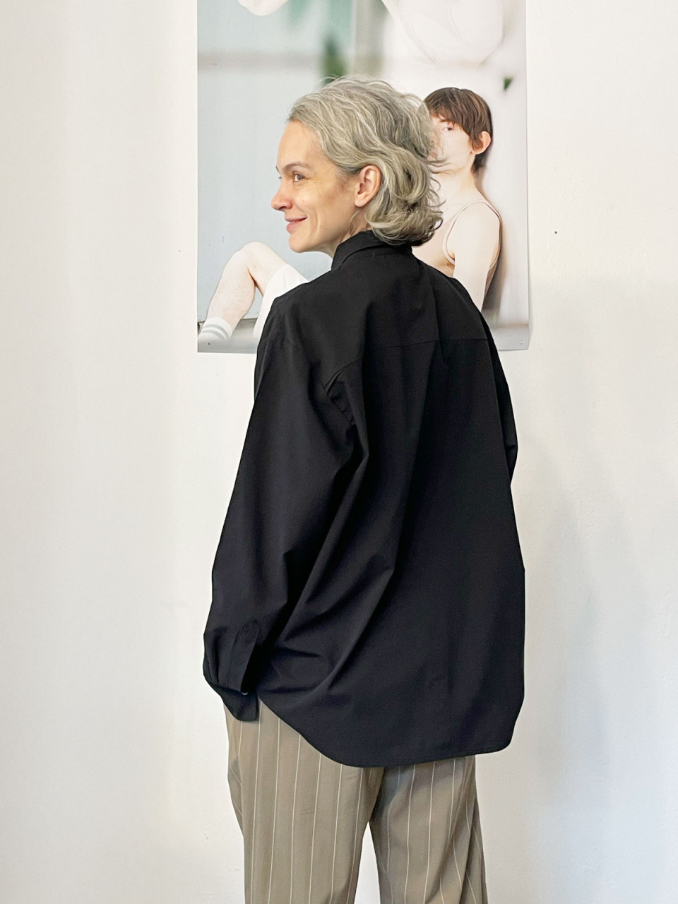 חולצה מכופתרת שחורה