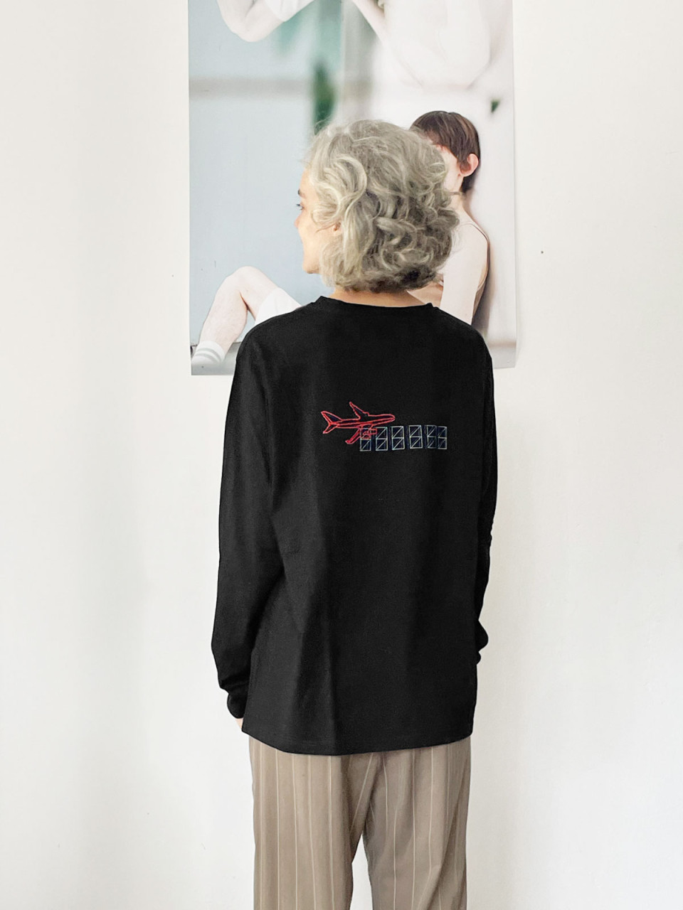טי מטוס בצבע שחור