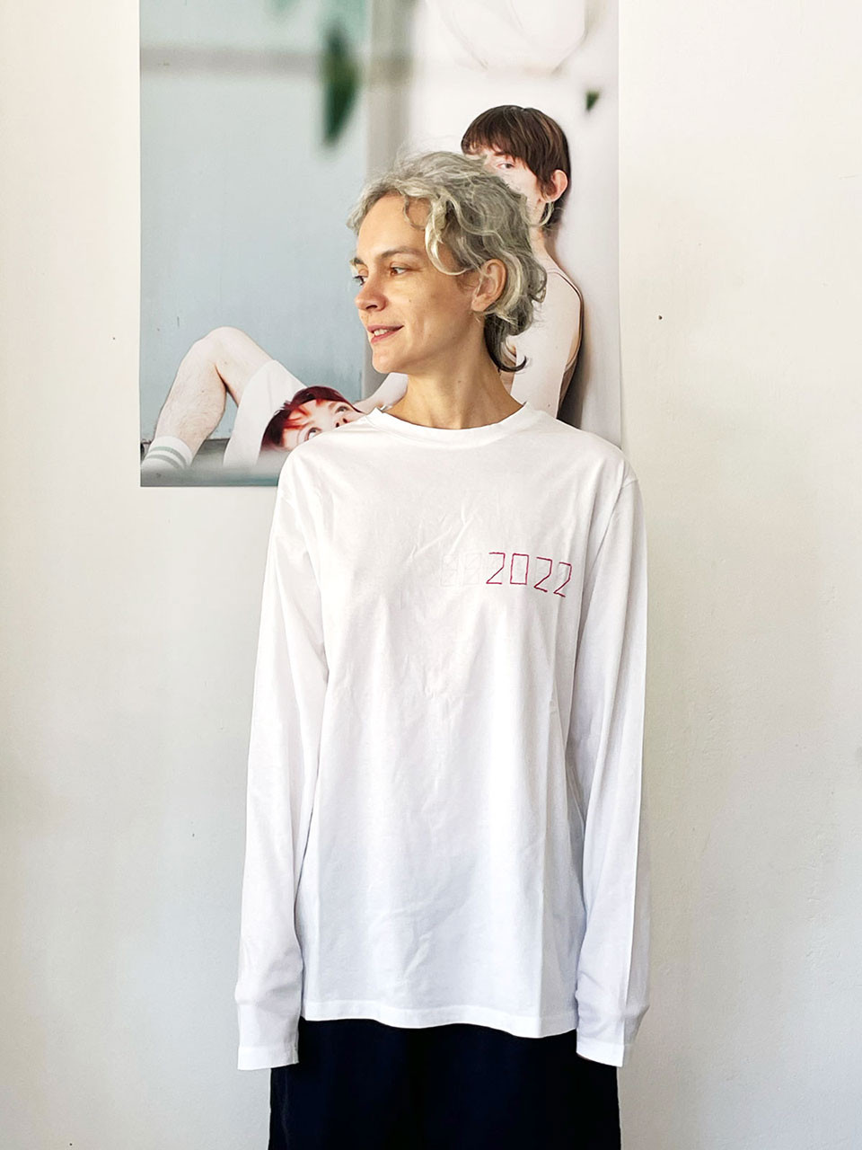טי 2022 בצבע לבן
