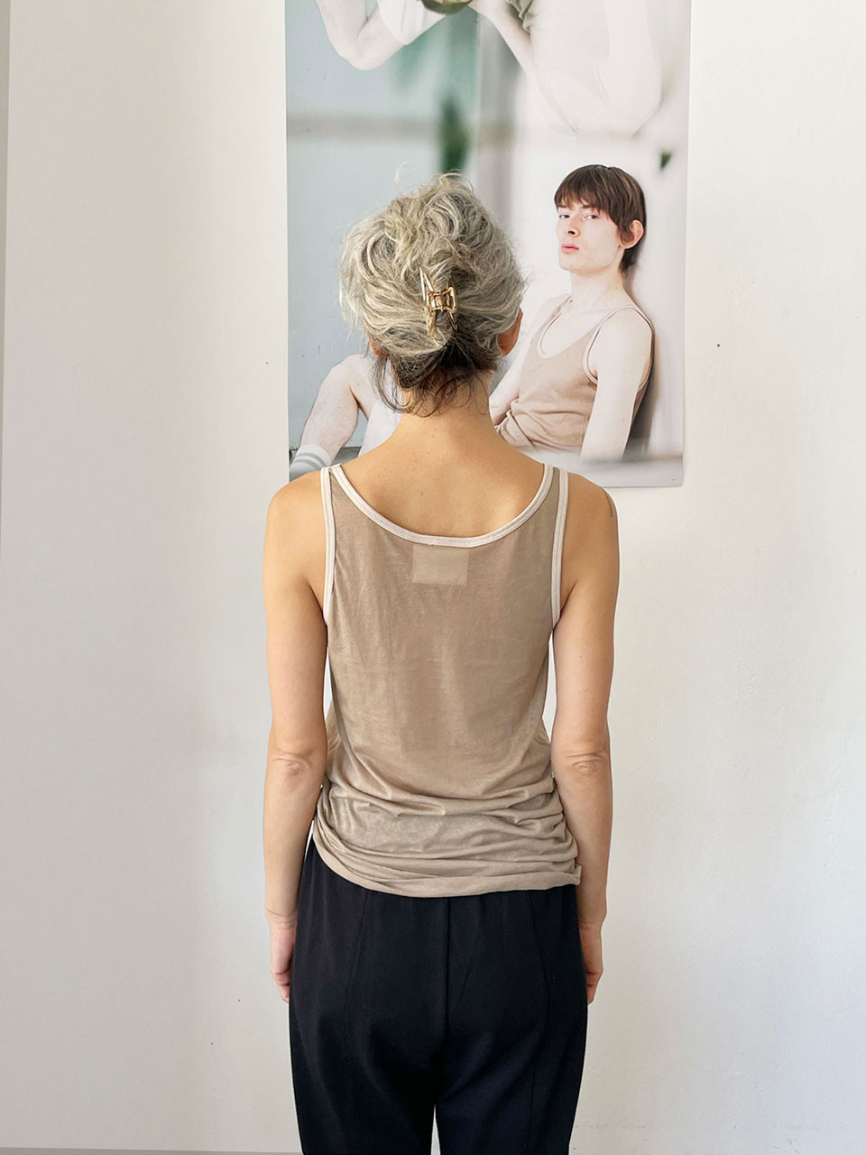 גופיית סבא בצבע חום בהיר